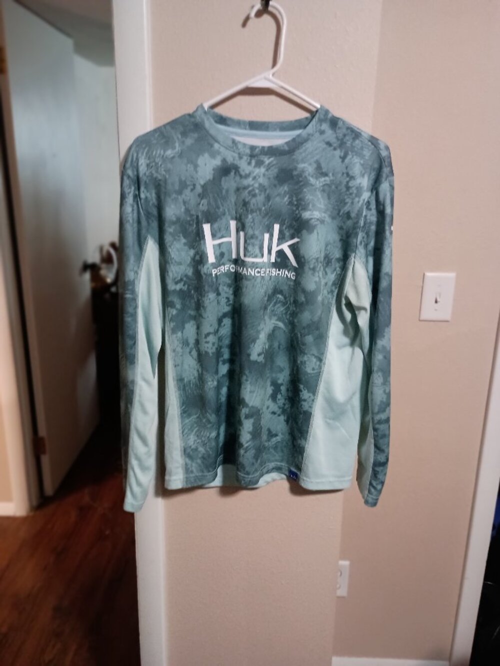 Huk Fishing Pullover Long Sleeve Shirt Size Medium Performance Fabric